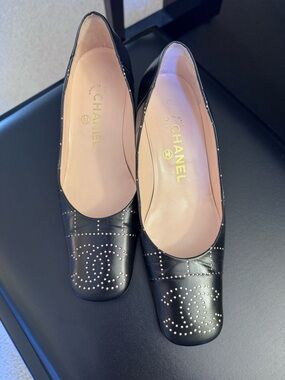 ✨ CHANEL Vintage Perforated Leather Square-Toe Pumps / Heels